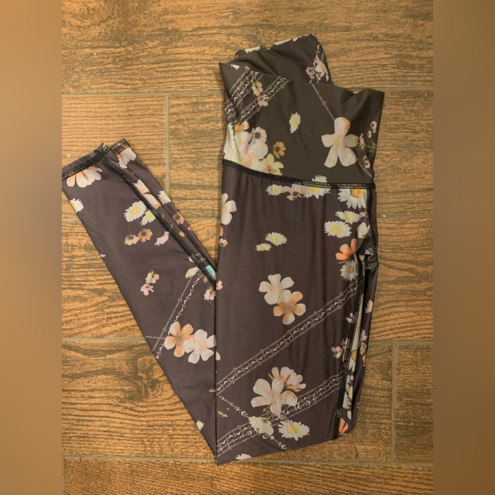 Teeki brand hot pants with Fox detail 🦊